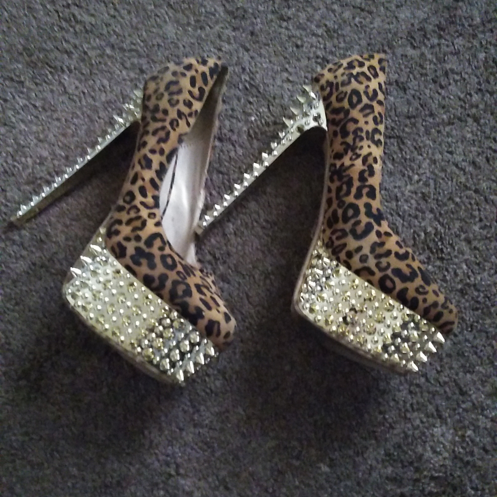 Heels - Picture 4 of 4
